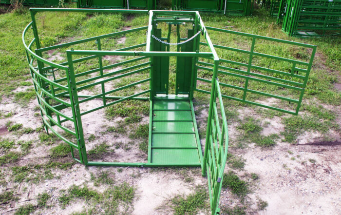 maternity pen with open panels